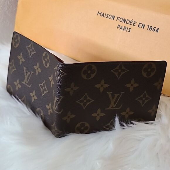 💯 Authentic Louis Vuitton Monogram Bifold Wallet 🍀 - Picture 8 of 13